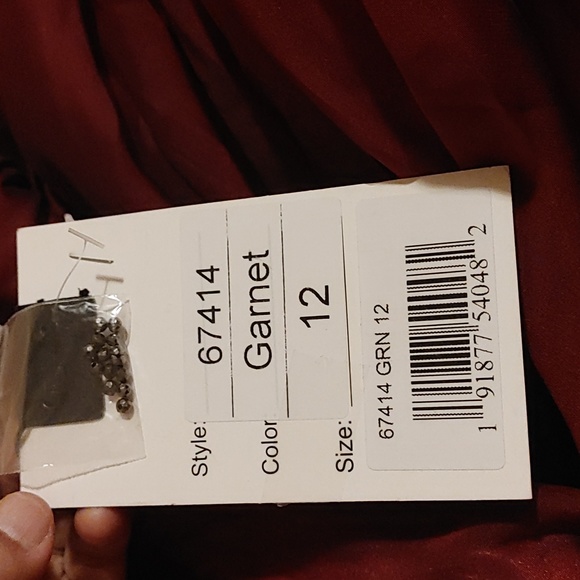 Mac Duggal Chiffon Open Sleeve A Line Gown Garnet #67414 Size 12, 4 - Picture 5 of 5